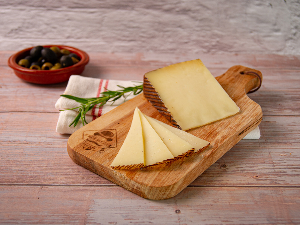 Wir haben jetzt auch spanischen Käse - Salami Onlineshop