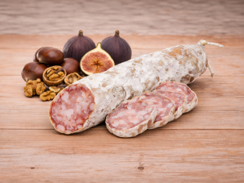 Trockene Salami mit Kastanien, Walnüssen und Feigen