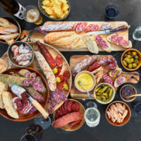 Wurstplatte anrichten