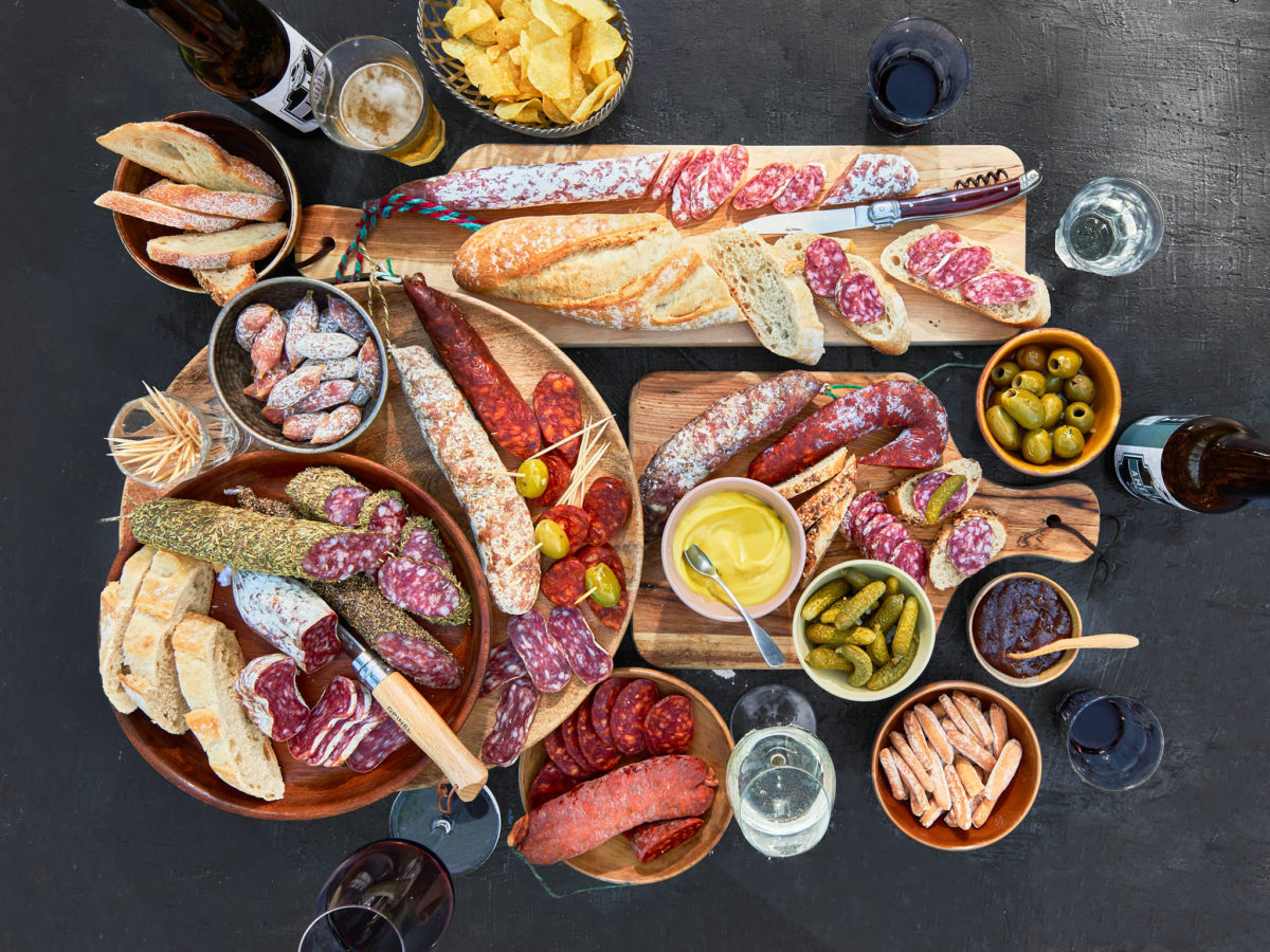 Wurstplatte anrichten