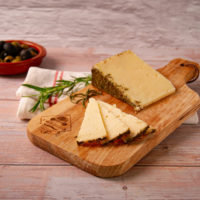 schapenkaas met rozemarijn, rozemarijnkaas, spaanse kaas, queso, Spaanse Schapenkaas met Rozemarijn