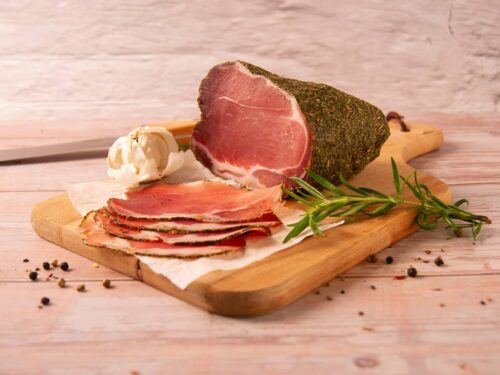 Gedroogde ham met kruiden